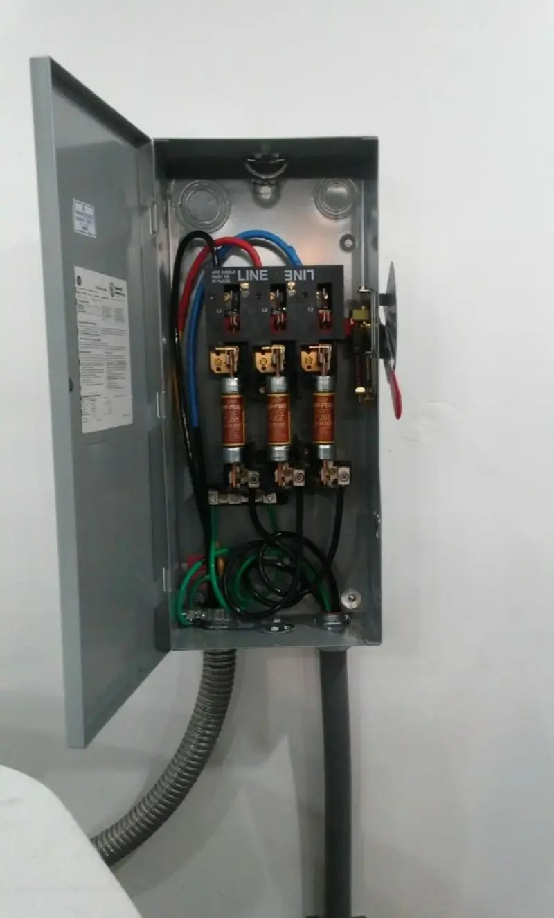 Three-phase disconnect switch installed for Smoke Detector Installation in Antwerp